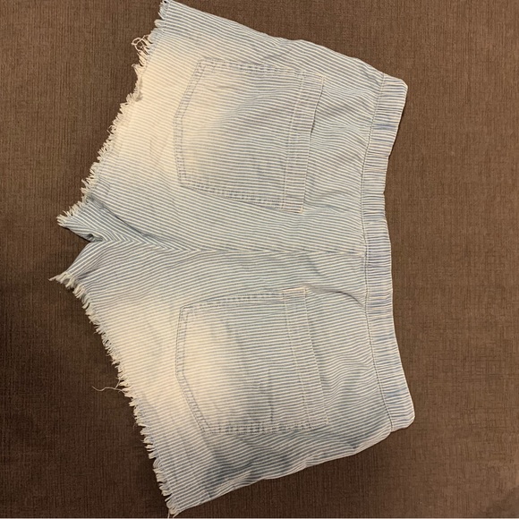 Aerie stretch denim shorts size Medium - Picture 2 of 3